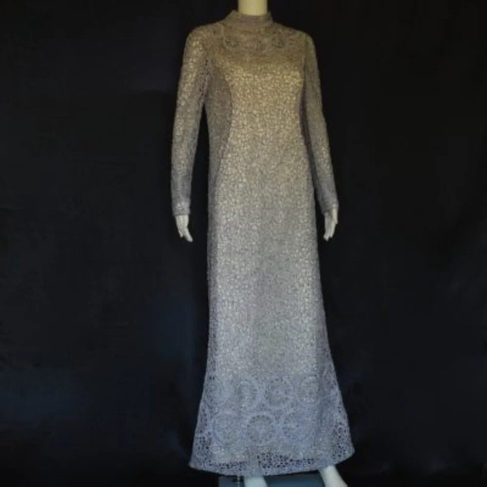 Roger Freres Paris 1970's Gown With An Elaborate Concentric Design - France - Picture 6 of 7